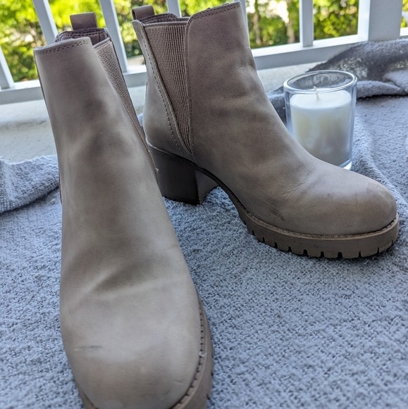 Mia Boots - Picture 5 of 9